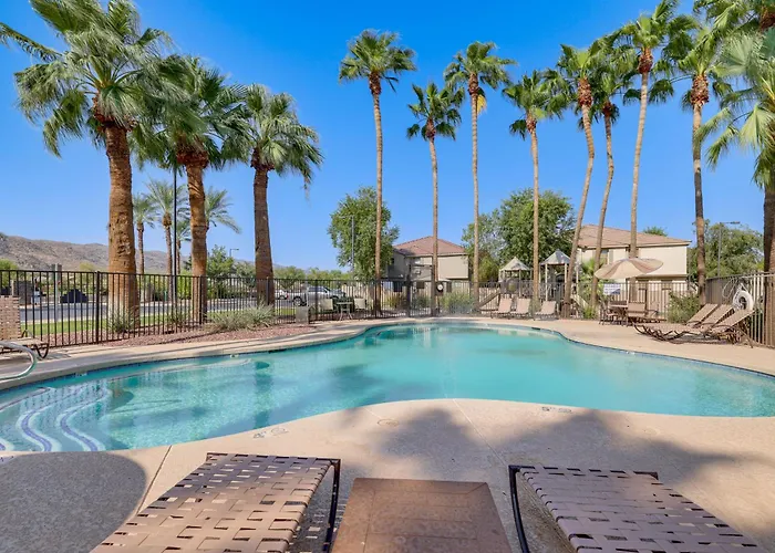 Holiday home Relax Poolside, Explore South Mtn! Extended Escape *