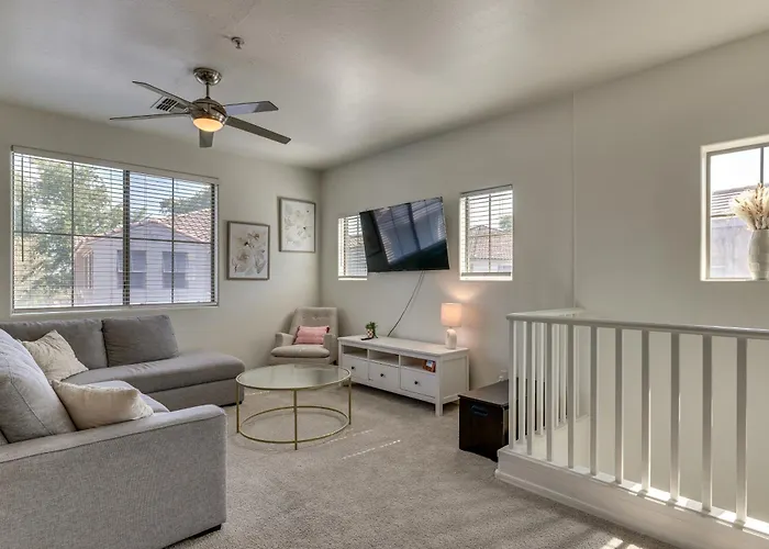 Holiday home Relax Poolside, Explore South Mtn! Extended Escape *