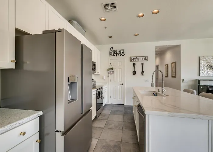 Relax Poolside, Explore South Mtn! Extended Escape *