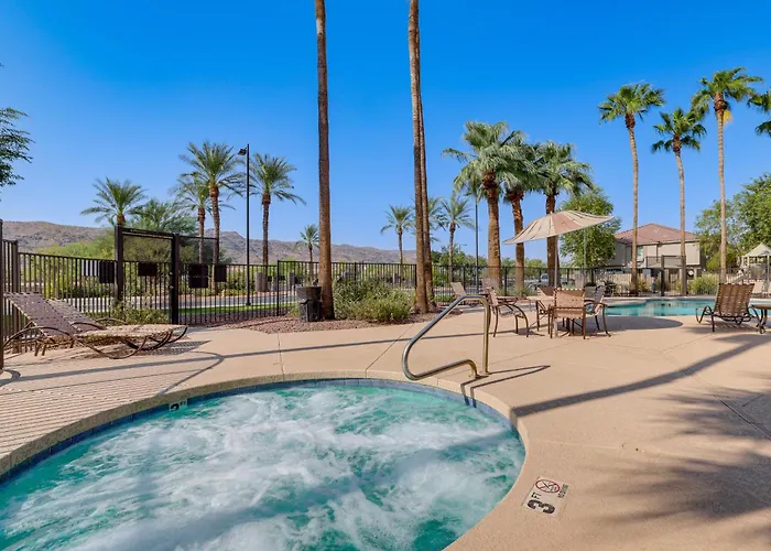 Holiday home Relax Poolside, Explore South Mtn! Extended Escape