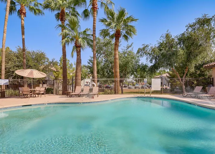 Holiday home Relax Poolside, Explore South Mtn! Extended Escape